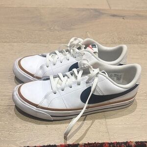 Nike White and Black Casual Sneakers